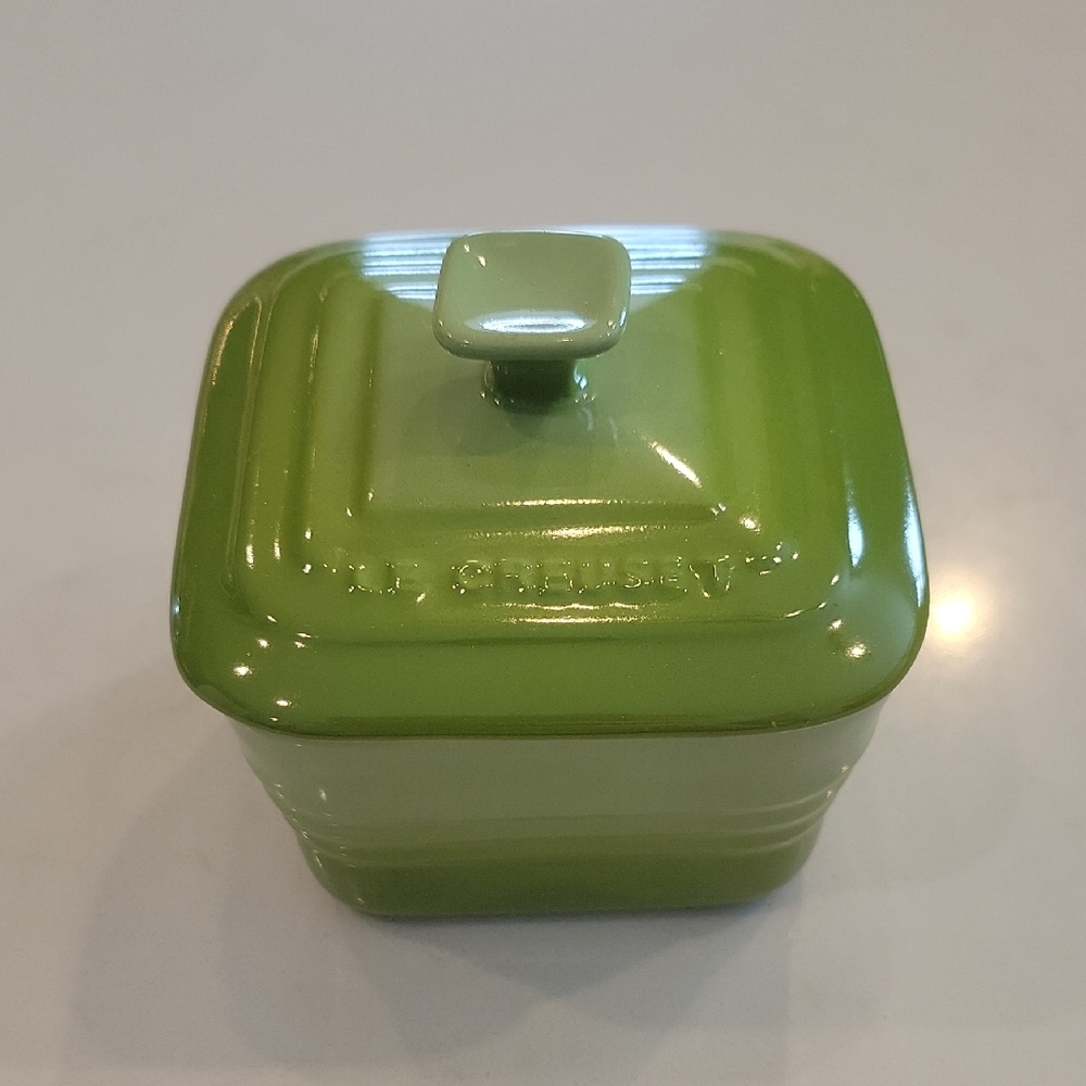 Like New Le Creuset Ombre Key Lime Green Storage Jar